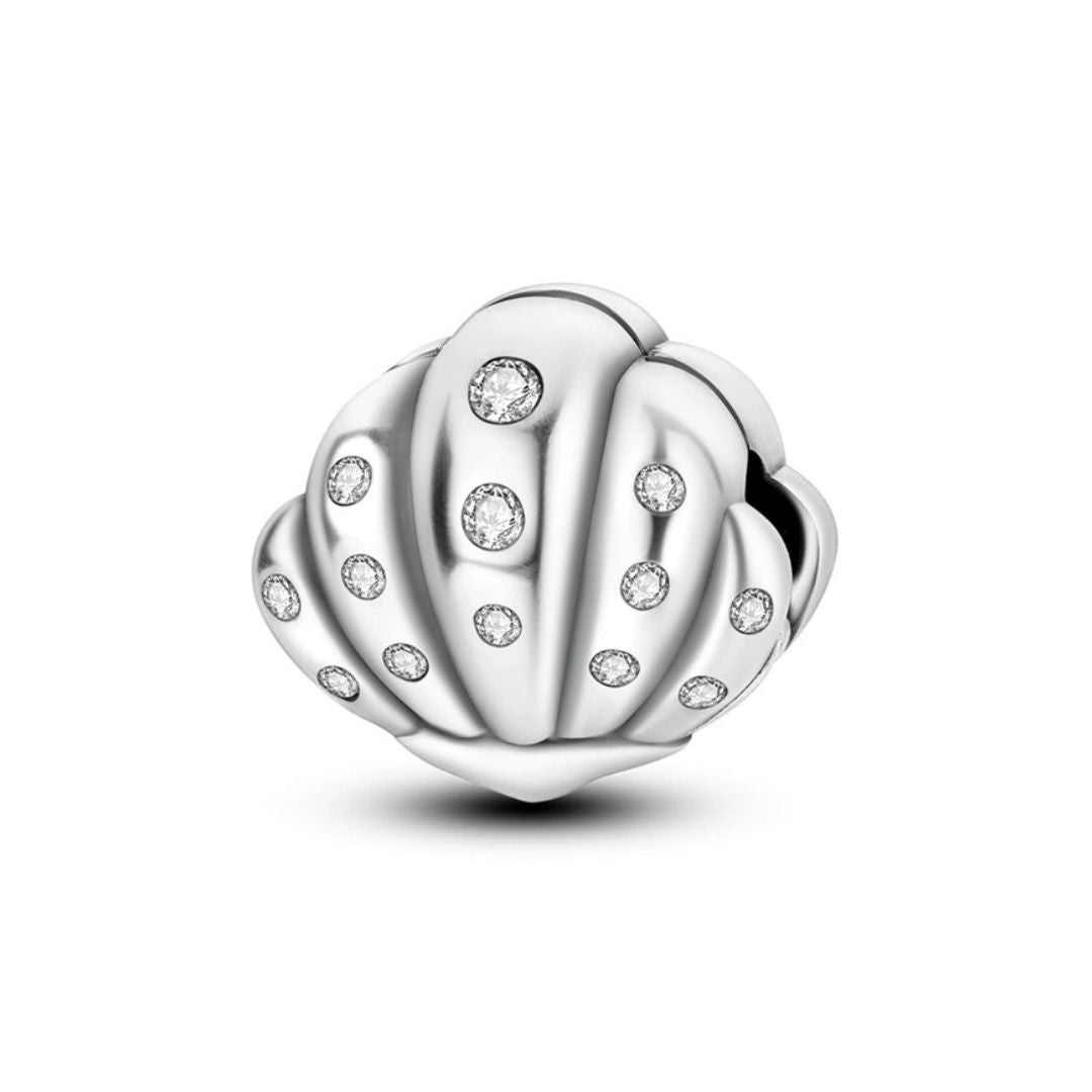 Charm concha engastada
